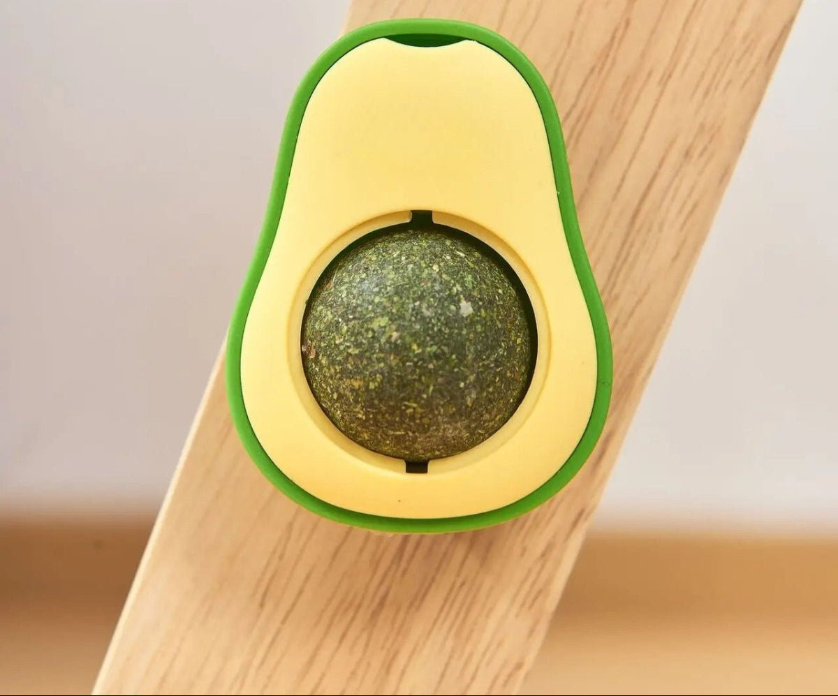 Kiki | Spielball mit Katzenminze in witziger Avocado-Form