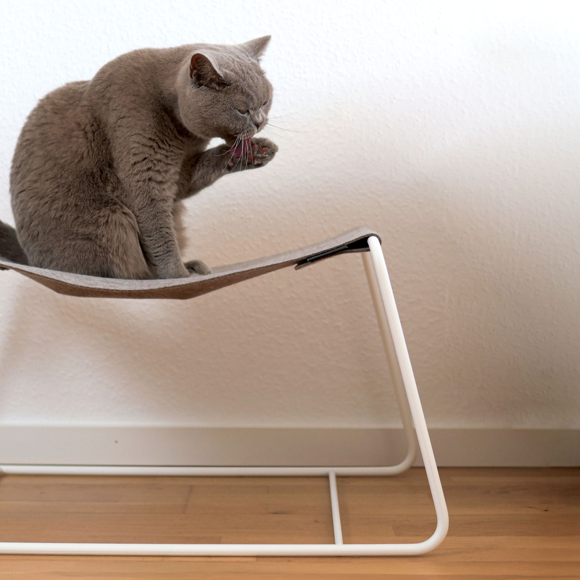 Lioro | Minimalistische Katzenhängematte mit stabilem Metallrahmen
