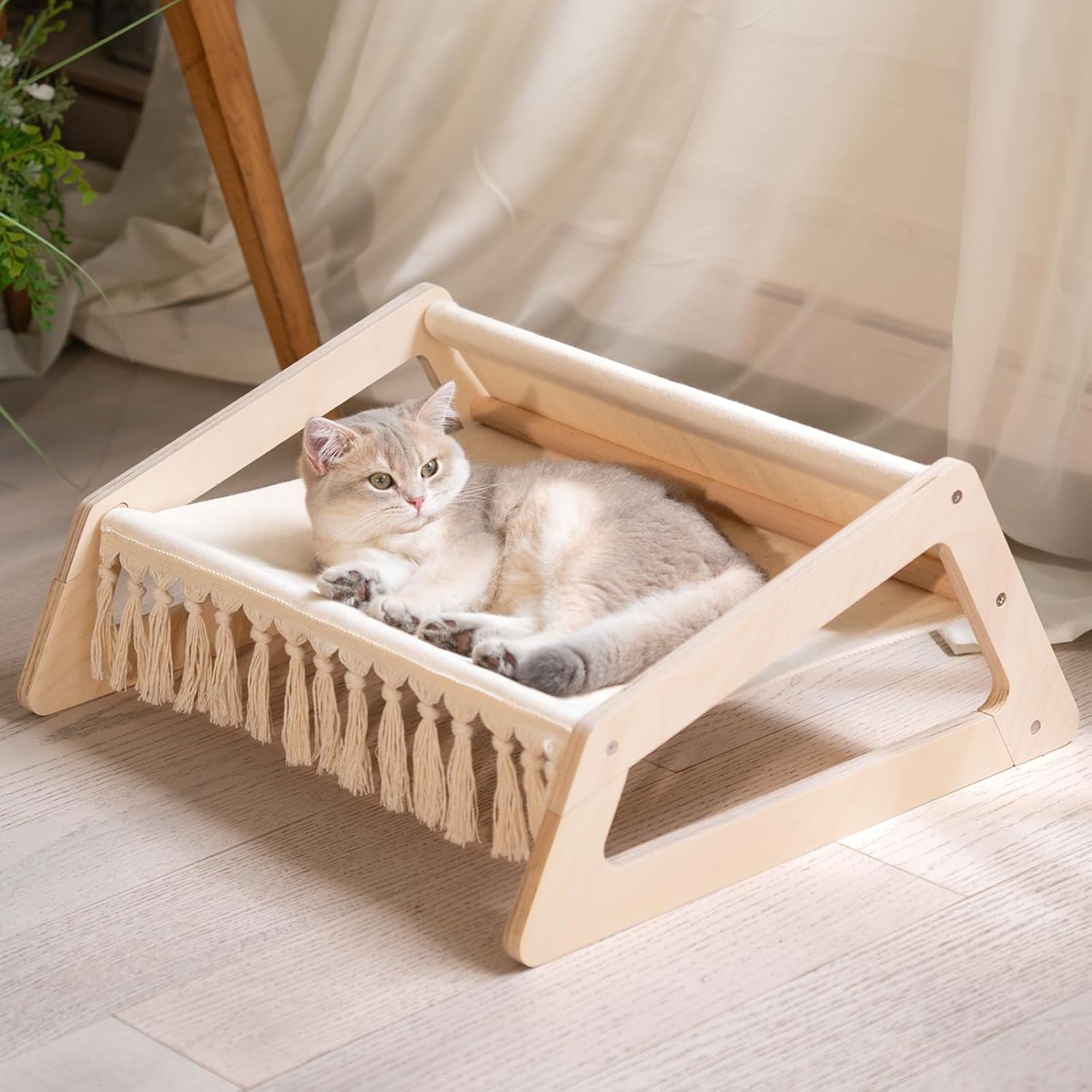 MiraMiau | Erhöhtes Katzen-Liegebett mit Holzrahmen im Boho-Stil