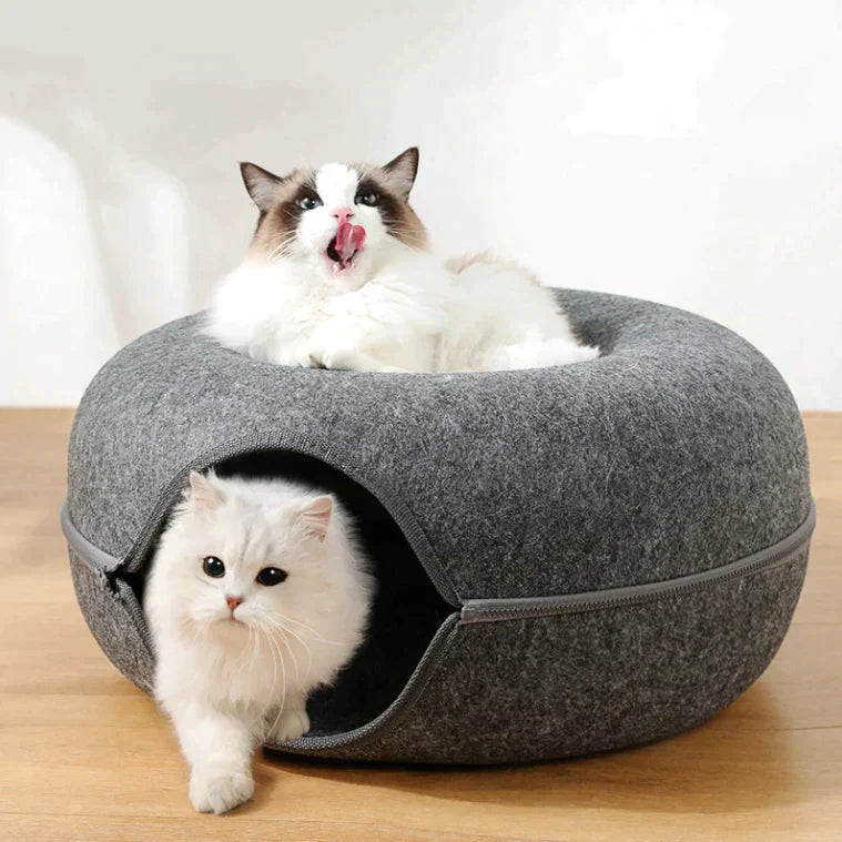 Minala | Kuscheliges Katzenbett & Spielhaus im Donut-Design