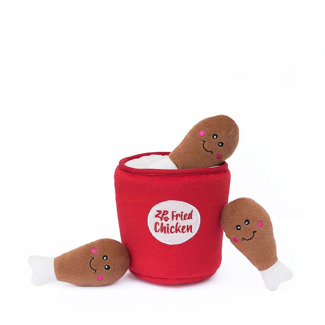 WuffelFeast | Interaktives Hundespielzeug – Chicken Bucket mit Quietsch-Drumsticks