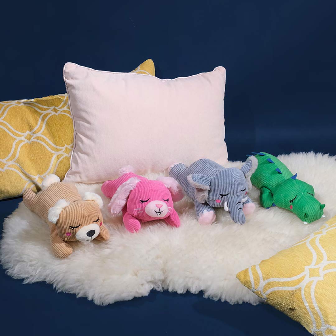 NelliNaps | Kuschelspielzeug für Hunde – Schlafbär mit Flüster-Quietschie