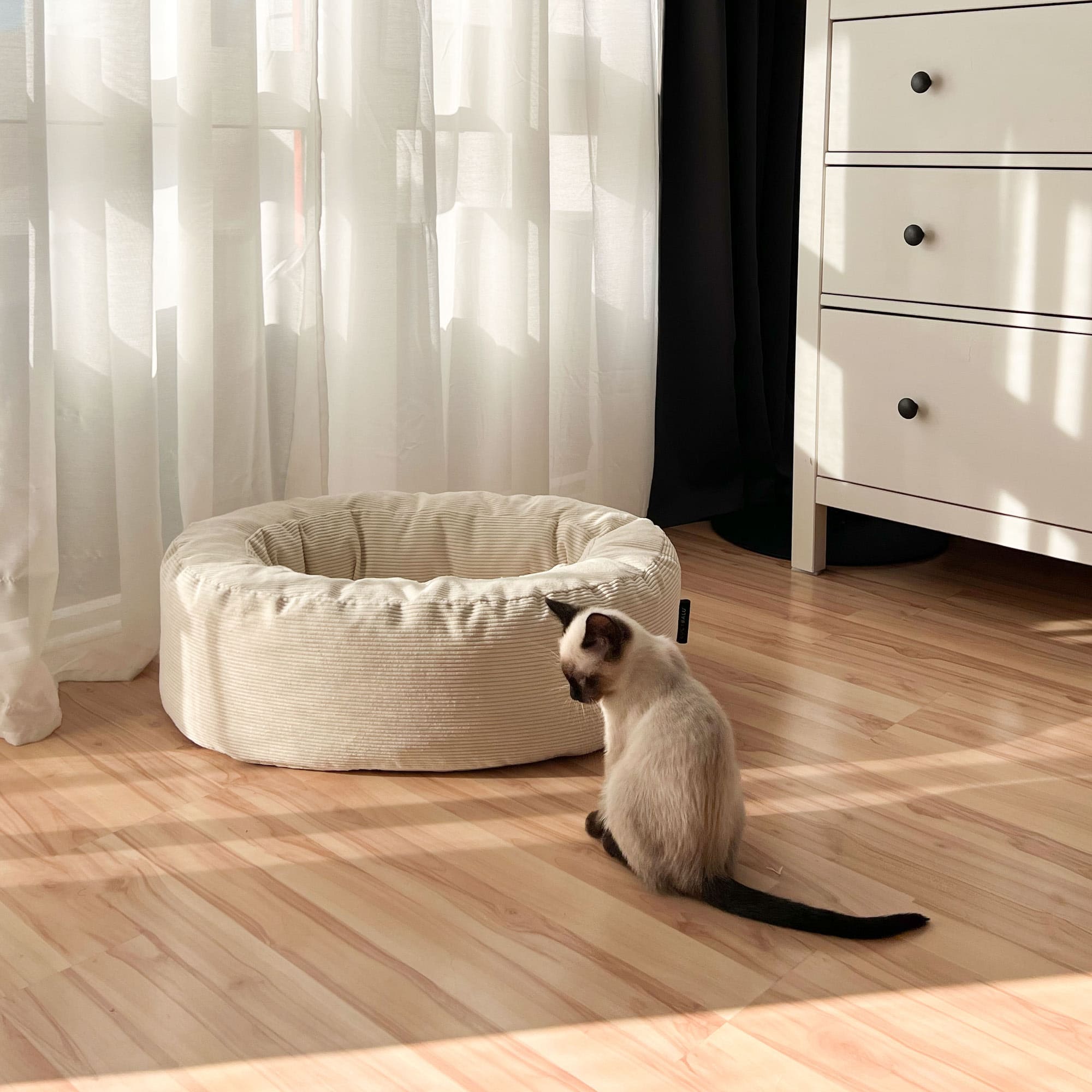 SamtSloop | Rundes Katzenbett mit Kuschelrand