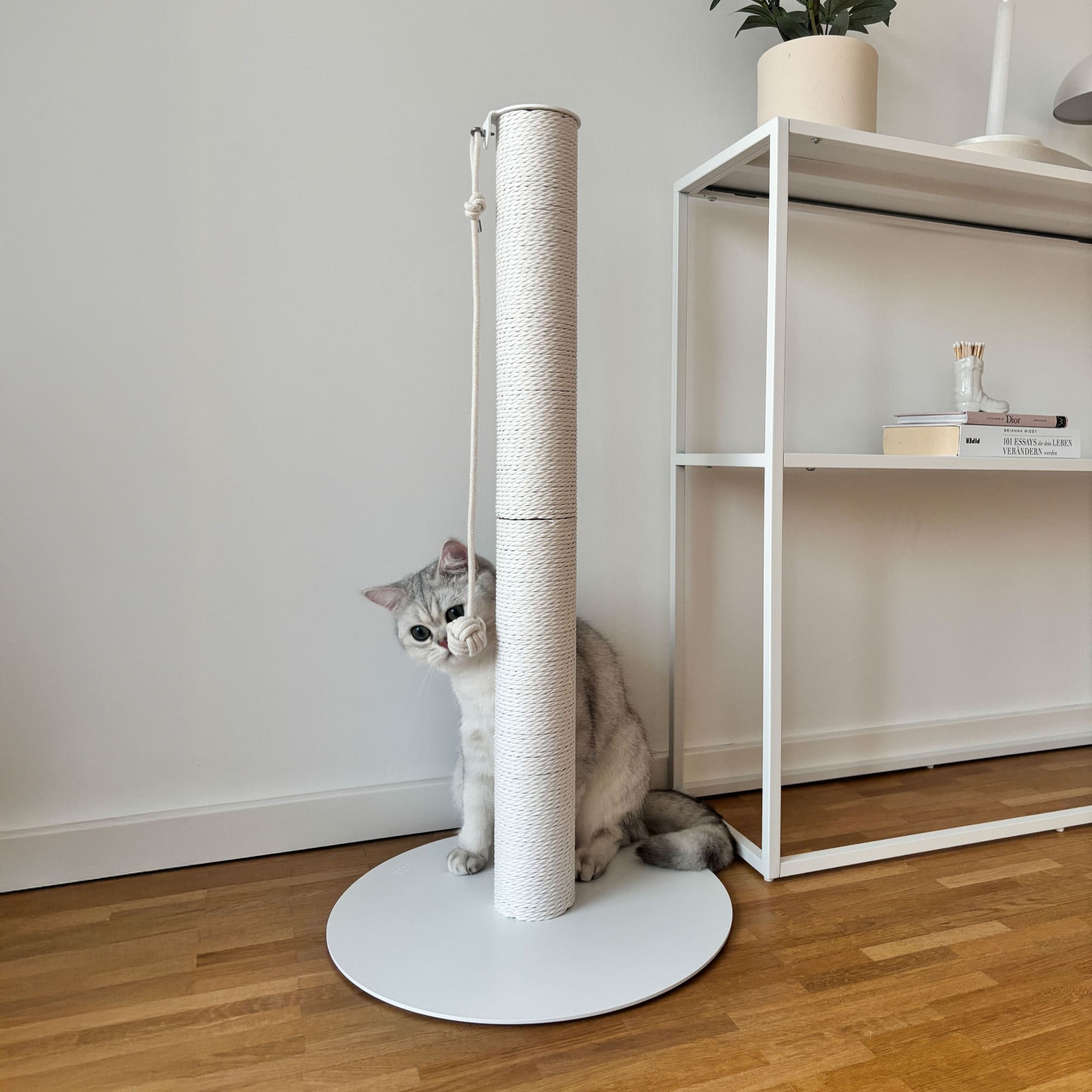 Tiberio | Freistehende Kratzsäule mit Kletterfunktion